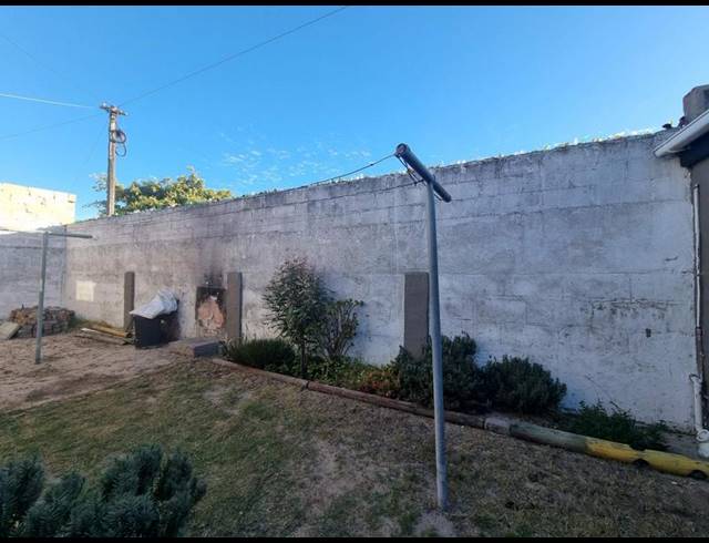 1 BEDROOM PROPERTY TO RENT IN MALIBU VILLAGE